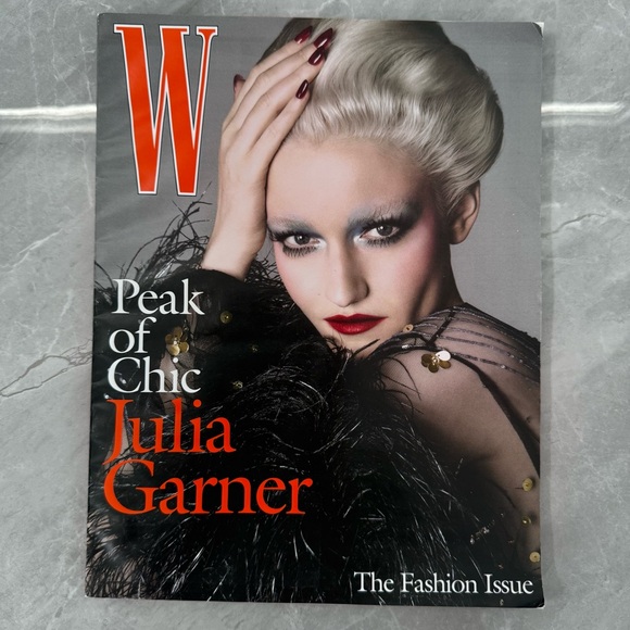 W 6 Magazine Bundle - Timothee Chalamet, Sydney Sweeney, Addison Rae - Picture 7 of 11